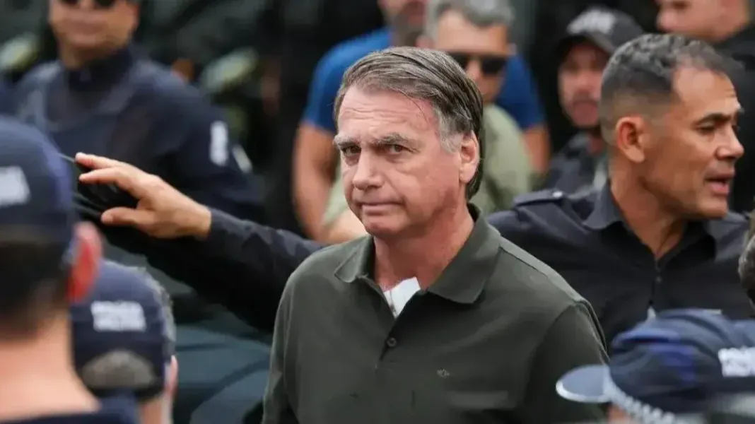 Moraes concede prisão domiciliar temporária a Bolsonaro após quatro meses de detenção
